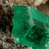 Beryl (variety emerald), Calcite<br />Chivor mining district, Municipio Chivor, Eastern Emerald Belt, Boyacá Department, Colombia<br />57x38x42mm, xl=20mm<br /> (Author: Fiebre Verde)