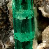 Beryl (variety emerald), Calcite<br />Chivor mining district, Municipio Chivor, Eastern Emerald Belt, Boyacá Department, Colombia<br />57x38x42mm, xl=20mm<br /> (Author: Fiebre Verde)