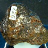 Hierro [Iron] - Níquel [Nickel]<br />Cráter Meteor, Winslow, Condado Coconino, Arizona, USA<br />4 x 4 x 1,5 cm.<br /> (Autor: Felipe Abolafia)