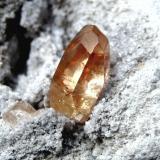 TopazCordillera Thomas, Condado Juab, Utah, USATopaz crystal (1,3 cm) (Author: Tobi)