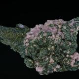 Rhodochrosite, PyriteOppu Mine, Nishimeya-mura, Nakatsugaru District, Aomori Prefecture, Tohoku Region, Honshu Island, Japan9.4 x 6.5 x 4.5 cm (Author: am mizunaka)