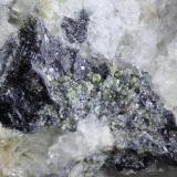 Azufre con Galena<br />Mina María Magdalena (Mina Santiago), Lo Fangar (Els Solans) / La Font del Metge, Ulldemolins, Comarca Priorat, Tarragona, Cataluña / Catalunya, España<br />5 x 3 x 3 cm<br /> (Autor: karbu8)