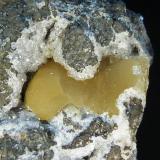 Analcima con calcitaBarranco de El Risco, Agaete, Gran Canaria, Provincia de Las Palmas, Canarias, España6 x 8 x 4,5 cm. (Autor: Felipe Abolafia)
