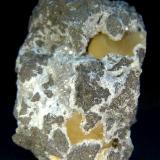 Analcima con calcitaBarranco de El Risco, Agaete, Gran Canaria, Provincia de Las Palmas, Canarias, España6 x 8 x 4,5 cm. (Autor: Felipe Abolafia)