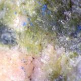 Diabasa (detalle de mineral azul: ¿langita?)
Sierra de Enmedio (Murcia, España)
190X
Estos cristales azules, probablemente un mineral de cobre típico de zonas de oxidación, deben de haberse formado secundariamente.  Con UV presentan un ligero brillo azul que destaca sobre el resto de la roca, que permanece oscuro. (Autor: prcantos)