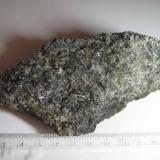 Troctolita
Kawishibi, Complejo de Duluth, Minnesota, Estados Unidos
16x6 cm.
Aspecto general.  Roca oscura de grano medio-grueso, con algunos cristales tabulares brillantes de plagioclasa. (Autor: prcantos)