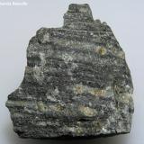 Corneana hornblendica, detalle. Es una roca oscura, muy dura, rica en hierro y magnesio. El mineral verdoso oscuro corresponde a anfíbol. 
4 x 3 cm. (Autor: Frederic Varela)