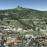 _Vista de la zona visitada. La basílica del Tibidabo y a la izquierda la torre Foster.
La carretera de les Aigües es la pista que se sitúa a media altura.
Foto: Google Earth (Autor: Frederic Varela)