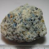Fonolita
Niedermendig, Mendig, Complejo volcánico del lago Laach, Eifel, Rheinland-Pfalz, Alemania
3’5 x 2’5 cm.
Roca finamente cristalina con sanidina (clara), haüyina (azul), augita (negra) y titanita (marrón). (Autor: prcantos)