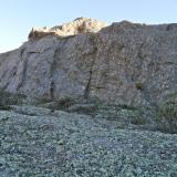 _Corta en la evaporita de yeso mediante barrenos en una pequeña cantera abandonada a las afueras de Sorbas. (Autor: Josele)