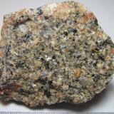 Granito
Cornwall, Inglaterra, Reino Unido
6 x 5 cm.
Granito afectado por procesos pneumatolíticos (Autor: prcantos)
