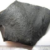 Basalto
Antrim, Irlanda del Norte, Reino Unido
5 x 4 cm.
Un basalto negro de estructura afanítica (sin cristales apreciables). (Autor: prcantos)