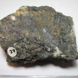 Norita
Wollaston Township, Hastings County, Ontario, Canadá
7 x 5 cm.
Roca de grano medio-grueso y algo alterada.  A la derecha de la etiqueta se aprecia un cristal tabular de plagioclasa.  Hay otros cristales también reconocibles en toda la muestra. (Autor: prcantos)