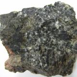 Gabronorita o norita<br />Cantera Gabbro, Valle Radau, Bad Harzburg, Distrito Goslar, Harz, Baja Sajonia/Niedersachsen, Alemania<br />5''5 x 5 cm.<br /> (Autor: prcantos)