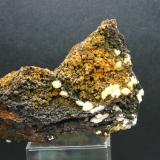 Calcita sobre limonitaMina Trinidad, Cerros del Romeral y Pechón, Benalmádena-Mijas, Comarca Costa del Sol Occidental, Málaga, Andalucía, España84mm - 56mm - 33mm (Autor: Pedro Naranjo)