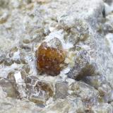 Vesuvianita<br />Mines de Can Montsant, Can Montsant (Massís del Montnegre), Hortsavinyà, Tordera, Comarca Maresme, Barcelona, Cataluña / Catalunya, España<br />Encuadre 3x2cm aprox.<br /> (Autor: heat00)