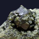 Epidota<br />Cantera Las Cabezas (La Garranchosa), Santa Olalla del Cala, Comarca Sierra de Huelva, Huelva, Andalucía, España<br />Grupo de cristales de 23 x 22 mm<br /> (Autor: Antonio Carmona)