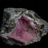 Rhodochrosite, BariteMina N'Chwaning III, Zona minera N'Chwaning, Kuruman, Kalahari manganese field (KMF), Provincia Septentrional del Cabo, Sudáfrica7.8 x 5.5 cm (Author: am mizunaka)