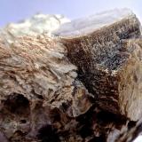Lepidolita, Albita (variedad cleavelandita)<br />Virgem da Lapa, Vale do Jequitinhonha, Minas Gerais, Brasil<br />Ancho de imagen 5 cm<br /> (Autor: María Jesús M.)