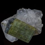 Elbaite, QuartzGilgit-Baltistan (Northern Areas), Pakistan7.2 x 5.8 cm (Author: am mizunaka)