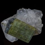Elbaite, Quartz<br />Gilgit-Baltistan (Northern Areas), Pakistan<br />7.2 x 5.8 cm<br /> (Author: am mizunaka)