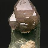 Quartz (variety amethyst and smoky quartz)Cantera Soliva (Cantera trabajos del AVE), Can Sala, Riudarenes, Comarca La Selva, Gerona / Girona, Cataluña / Catalunya, EspañaSpecimen size: 6.5 × 3.5 × 2.9 cm (Author: Jordi Fabre)