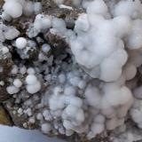 Aragonito<br />Volcanes del Campo de Calatrava, Ciudad Real, Comarca Campo de Calatrava, Castilla-La Mancha, España<br />6 x 6 cm.<br /> (Autor: Cristalino)