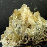 Fluorapatito (variedad esparraguina)<br />Minas Nuestra Señora del Carmen, La Celia, Jumilla, Comarca Altiplano, Región de Murcia (Murcia), España<br />5 x 4,5 x 3 cm.<br /> (Autor: Felipe Abolafia)