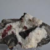 Cinabrio<br />Mina Escarlati, Puerto de las Señales, Maraña, Comarca Montaña Oriental, León, Castilla y León, España<br />9,5 x 4,5x 4 cm<br /> (Autor: Raul S. Llorente)
