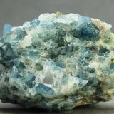 Fluorapatito<br />Depósito de estaño de Feli, La Fregeneda, Comarca El Abandego, Salamanca, Castilla y León, España<br />43x28x18 mm<br /> (Autor: Juan Espino)