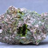 ClinozoisitaCantera Los Arenales, Monte La Rocha de Piquer, Torás, Comarca Alto Palancia, Castellón / Castelló, Comunidad Valenciana / Comunitat Valenciana, España50x28x14 mm (Autor: Juan Espino)