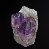 Quartz (variety amethyst)<br />Crystal Ridge, Johnson Spring, Tibbetts District, Inyo Mountains, Inyo County, California, USA<br />5.2 x 3.2 cm<br /> (Author: am mizunaka)