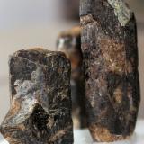 Estaurolita<br />La Dehesilla, Montejo de la Sierra, Comarca Sierra Norte, Comunidad de Madrid, España<br />42 x 21 x 15 mm.<br /> (Autor: José Luis Zamora)