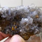 Calcita sobre goethita/limonitaMina Trinidad, Cerros del Romeral y Pechón, Benalmádena-Mijas, Comarca Costa del Sol Occidental, Málaga, Andalucía, España5 x 3 cm (Autor: Cristalino)