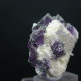 Fluorita<br />veta Skinner, Zona Silver Creek, Black Mountains, Distrito Oatman, Condado Mohave, Arizona, USA<br />44mm - 39mm - 24mm<br /> (Autor: Pedro Naranjo)