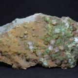 Fluorita con calcita<br />Afloramientos de Singuerlín, Puig Castellar (Serra de Marina), Singuerlín, Santa Coloma de Gramenet, Comarca Barcelonès, Barcelona, Cataluña / Catalunya, España<br />13 x 8 x 5 cm<br /> (Autor: karbu8)