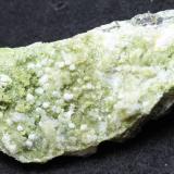 Analcima con calcita y epidotaPedrera Enviny, Roca de Sant Julià, Montardit de Dalt, Sort, Comarca Pallars Sobirà, Lérida / Lleida, Cataluña / Catalunya, España6 x 4 x 2 cm (Autor: karbu8)