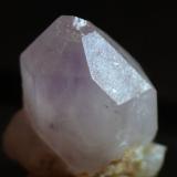 Cuarzo (variedad amatista)<br />Afloramiento por corte de pista forestal, Gondomar, Comarca Vigo, Pontevedra, Galicia / Galiza, España<br />17mm x 12mm x 9mm<br /> (Autor: Javier MC)
