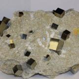 Pirita<br />Mina Ampliación a Victoria, Sierra de Alcarama, Navajún, Comarca Cervera, La Rioja, España<br />15.5 x 12.4 x 7.2 centimetros<br /> (Autor: Ricardo Melendez)