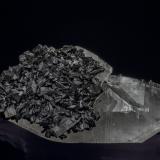 Ferberite, QuartzYaogangxian Mine, Yizhang, Chenzhou Prefecture, Hunan Province, China5.3 x 3.0 cm (Author: am mizunaka)