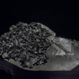 Ferberite, Quartz<br />Yaogangxian Mine, Yizhang, Chenzhou Prefecture, Hunan Province, China<br />5.3 x 3.0 cm<br /> (Author: am mizunaka)