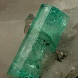 Beryl (variety emerald), Calcite<br />La Pita mining district, Polveros Mine, Municipio Maripí, Western Emerald Belt, Boyacá Department, Colombia<br />49x35x19mm, xl=14x5mm<br /> (Author: Fiebre Verde)