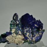 Azurita con Malaquita<br />Mina Milpillas, Cuitaca, Municipio Santa Cruz, Sonora, México<br />6,2x 4,1x 2,1 cm<br /> (Autor: Raul S. Llorente)