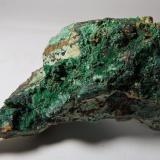 Brochantita<br />Mina Linda Mariquita, El Molar, Comarca Priorat, Tarragona, Cataluña / Catalunya, España<br />8,1 x 3,9 x 3,2 cm<br /> (Autor: heat00)