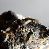 Cerusita<br />Mina Atrevida, Vimbodí i Poblet, Comarca Conca de Barberà, Tarragona, Cataluña / Catalunya, España<br />Macla de 5mm<br /> (Autor: heat00)