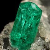 Beryl (variety emerald), Calcite<br />Chivor mining district, Municipio Chivor, Eastern Emerald Belt, Boyacá Department, Colombia<br />25x25x32mm, xl=8x3mm<br /> (Author: Fiebre Verde)