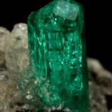 Beryl (variety emerald), Calcite<br />Chivor mining district, Municipio Chivor, Eastern Emerald Belt, Boyacá Department, Colombia<br />25x25x32mm, xl=8x3mm<br /> (Author: Fiebre Verde)