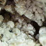 Hidroxilherderita<br />Mina Córrego Frio, Linópolis, Divino das Laranjeiras, Vale do Rio Doce, Minas Gerais, Brasil<br />40x30x28 mm<br /> (Autor: Juan Espino)