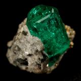 Beryl (variety emerald), Calcite, Pyrite<br />Chivor mining district, El Oriente Mine, Municipio Chivor, Eastern Emerald Belt, Boyacá Department, Colombia<br />xl=12x6mm<br /> (Author: Fiebre Verde)