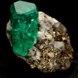 Beryl (variety emerald), Calcite, Pyrite<br />Chivor mining district, El Oriente Mine, Municipio Chivor, Eastern Emerald Belt, Boyacá Department, Colombia<br />xl=12x6mm<br /> (Author: Fiebre Verde)